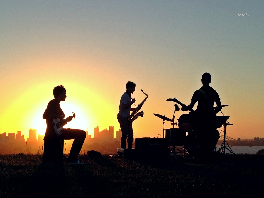 New Shoots with Delphi on Bay FM - 99.9FM