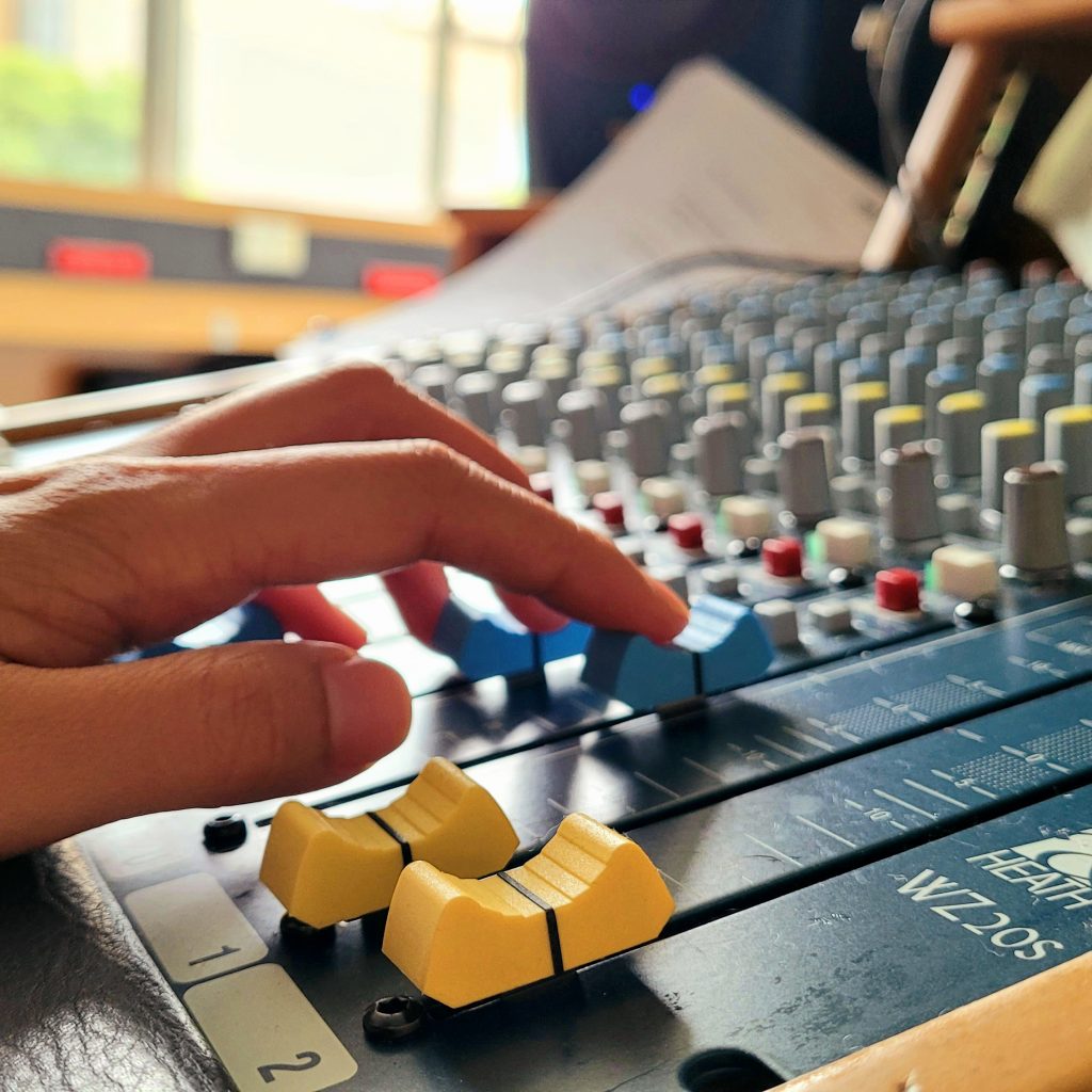 Chinese Community News, Hot and Trendy Topics, Reading Time and Interview Stories  with Yongbei,& Guests  on Edge Radio 99.3FM